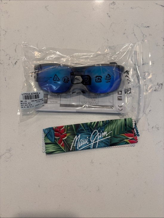 Maui Jim Other - Maui Jim Blue Mirrored Lens Sunglasses with Tropical Cloth